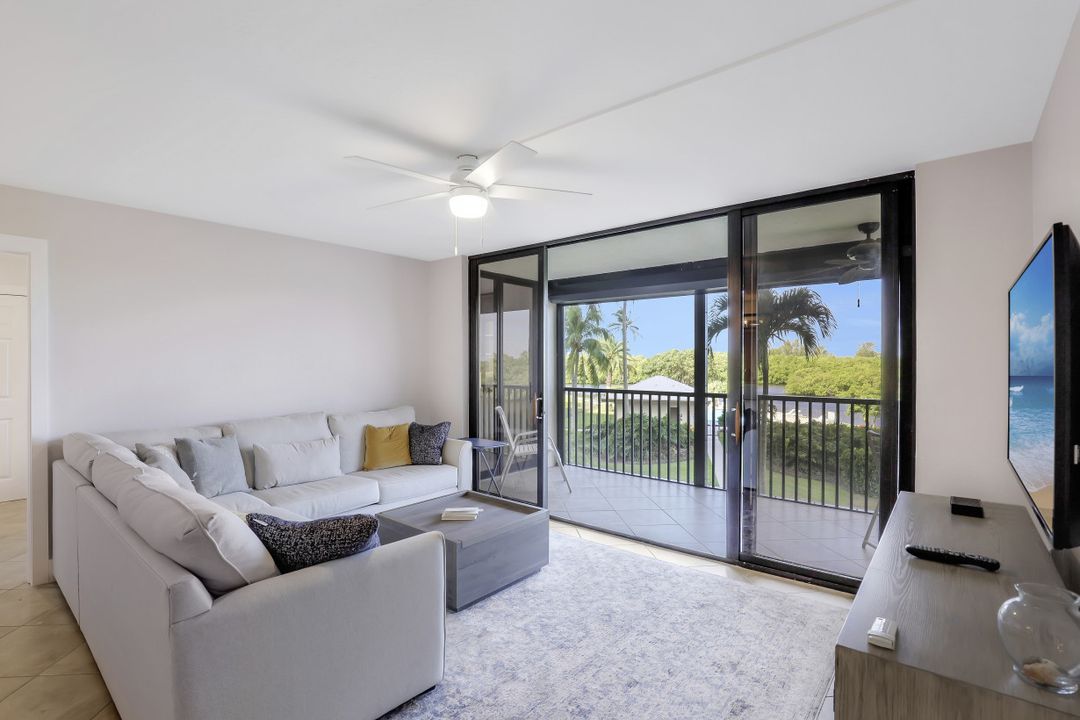 17 Bluebill Ave #104, Naples, FL 34108