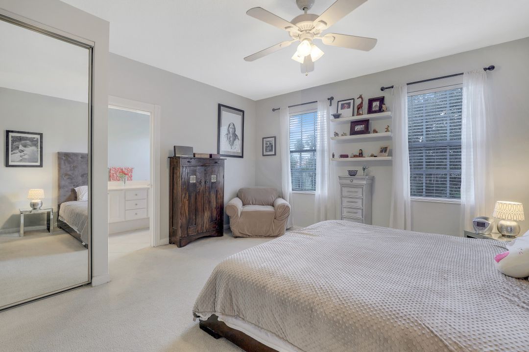 5637 Cove Cir, Naples, FL 34119