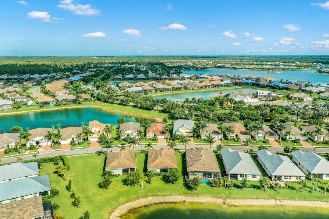 14664 Topsail Dr, Naples, FL 34114