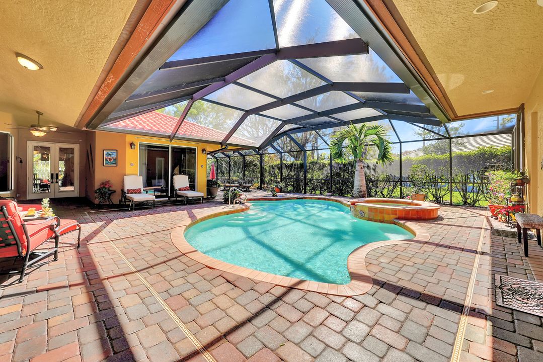 4000 Stonesthrow Ct, Naples, FL 34109