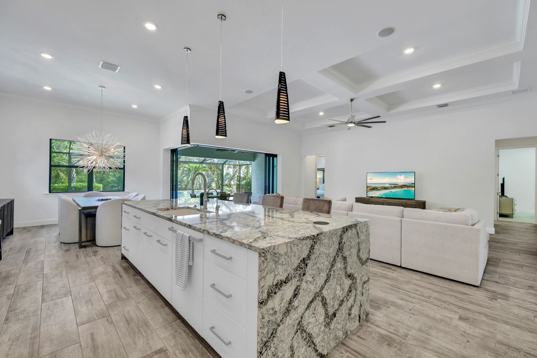 9238 Plover Dr, Naples, FL 34120