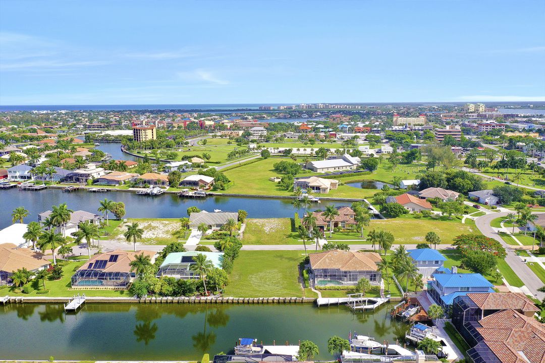 977 Hunt Ct, Marco Island, FL 34145