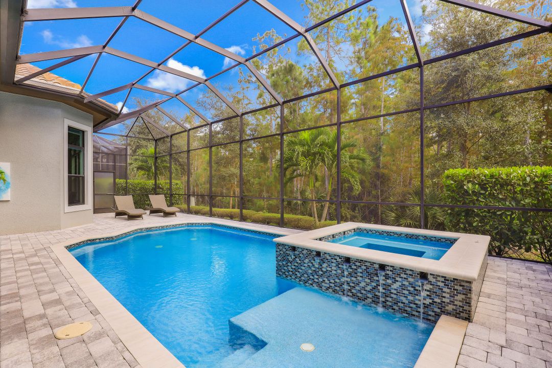 7497 Lantana Cir, Naples, FL 34119