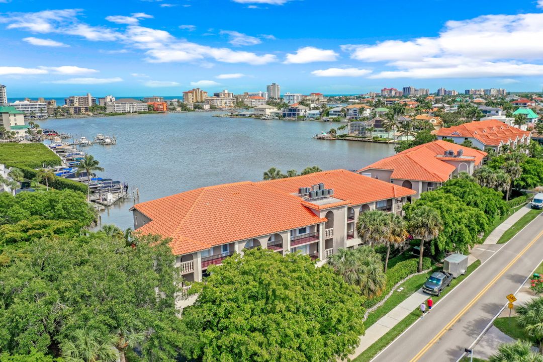 9101 Vanderbilt Dr #203, Naples, FL 34108