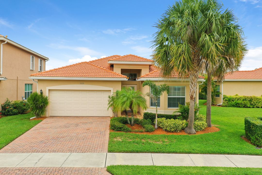 10119 Mimosa Silk Dr, Fort Myers, FL 33913