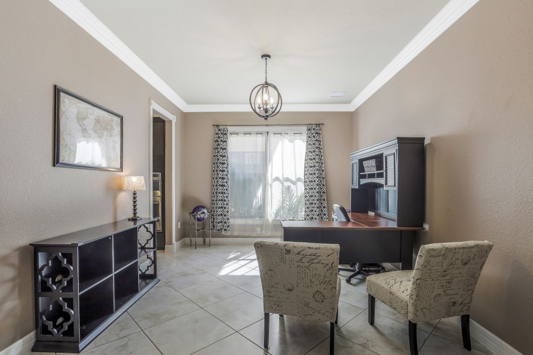 3407 Pacific Dr, Naples, FL 34119