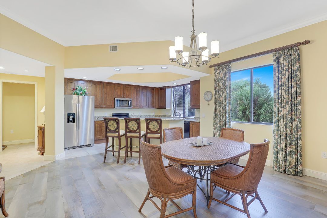 1025 Sandpiper St #E-203, Naples, FL 34102