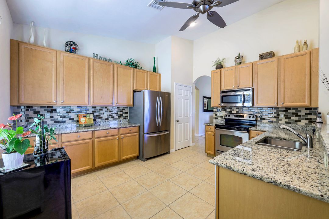 8615 Sumner Ave, Fort Myers, FL 33908