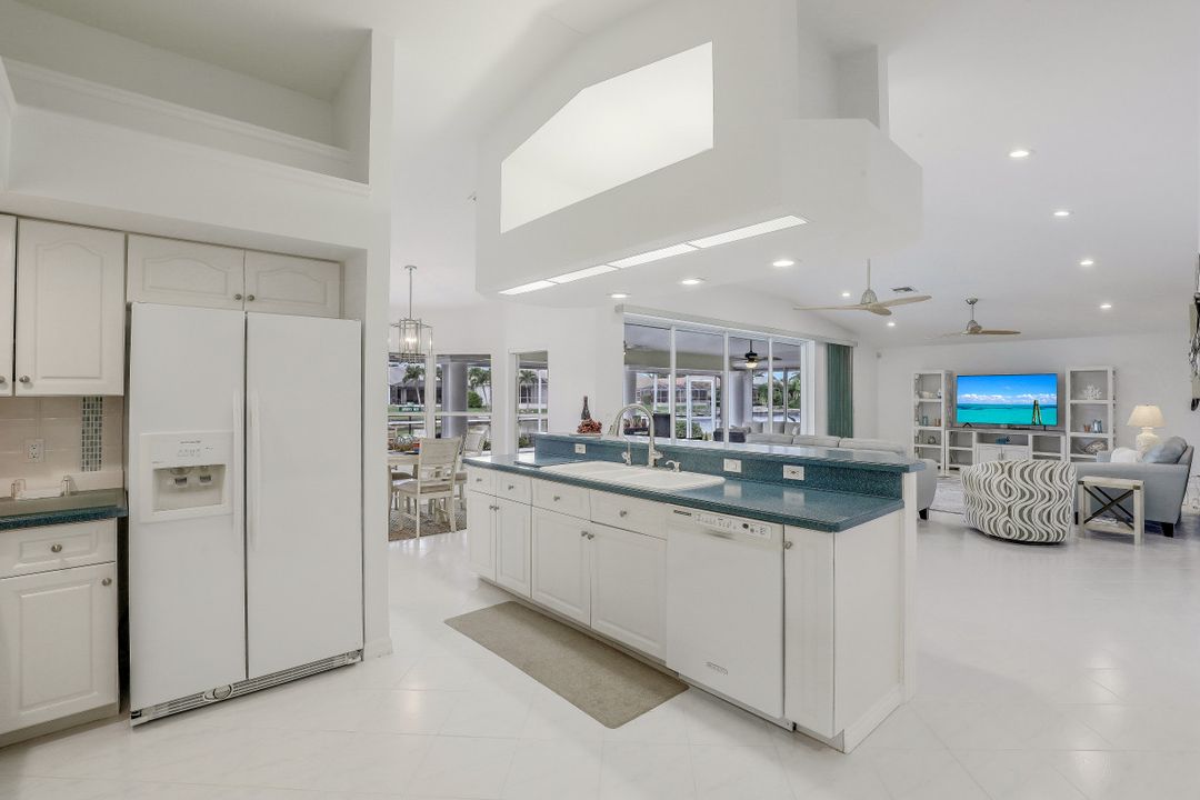 2700 SW 36th Ln, Cape Coral, FL 33914