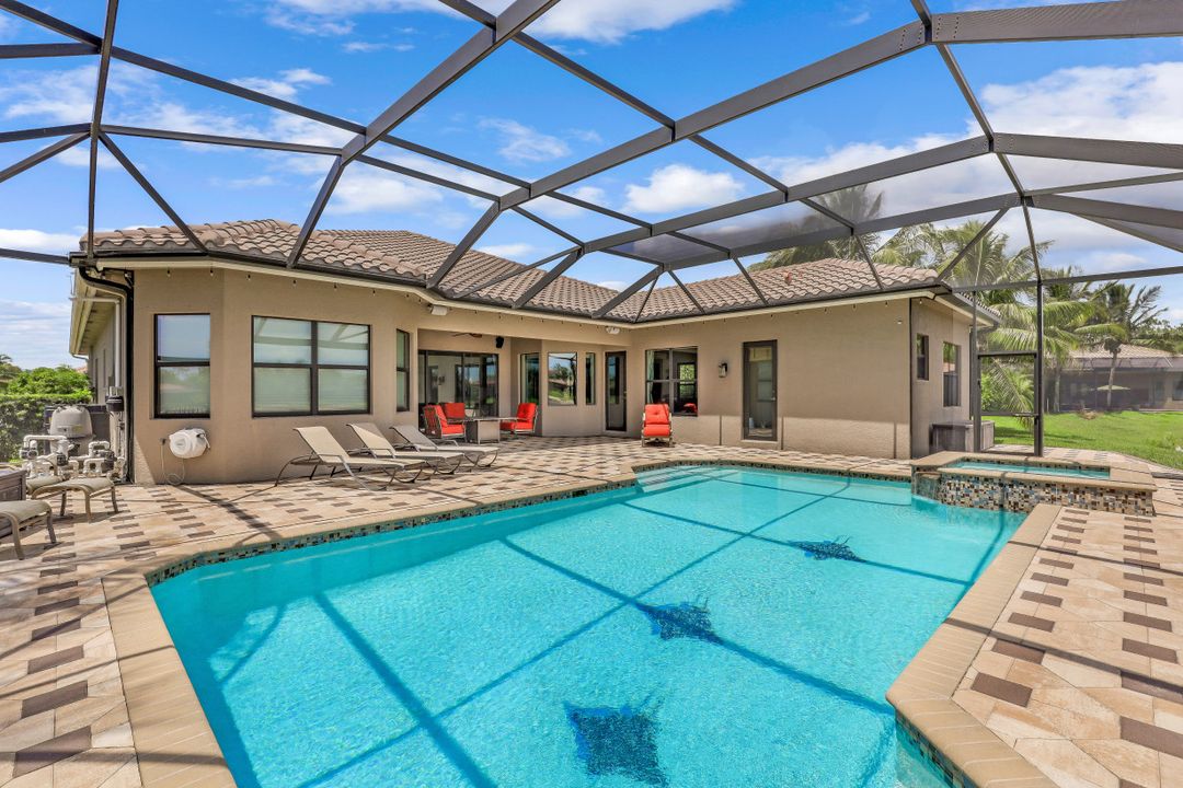 3910 Glacier Ct, Naples, FL 34119