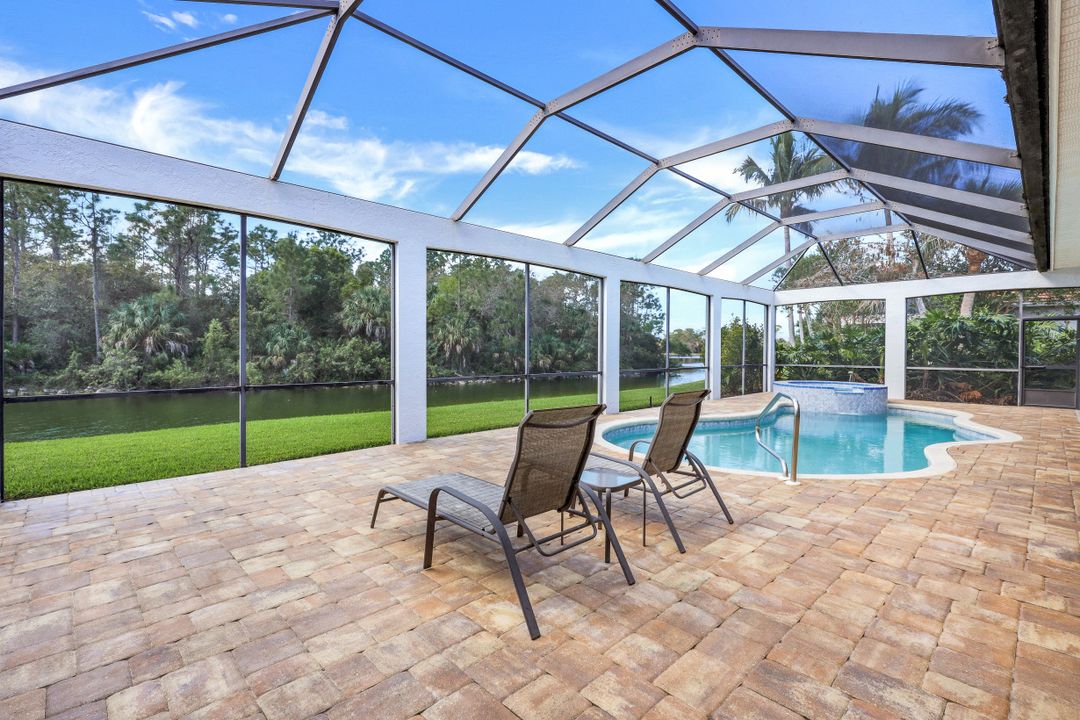 8072 Tiger Lily Dr, Naples, FL 34113