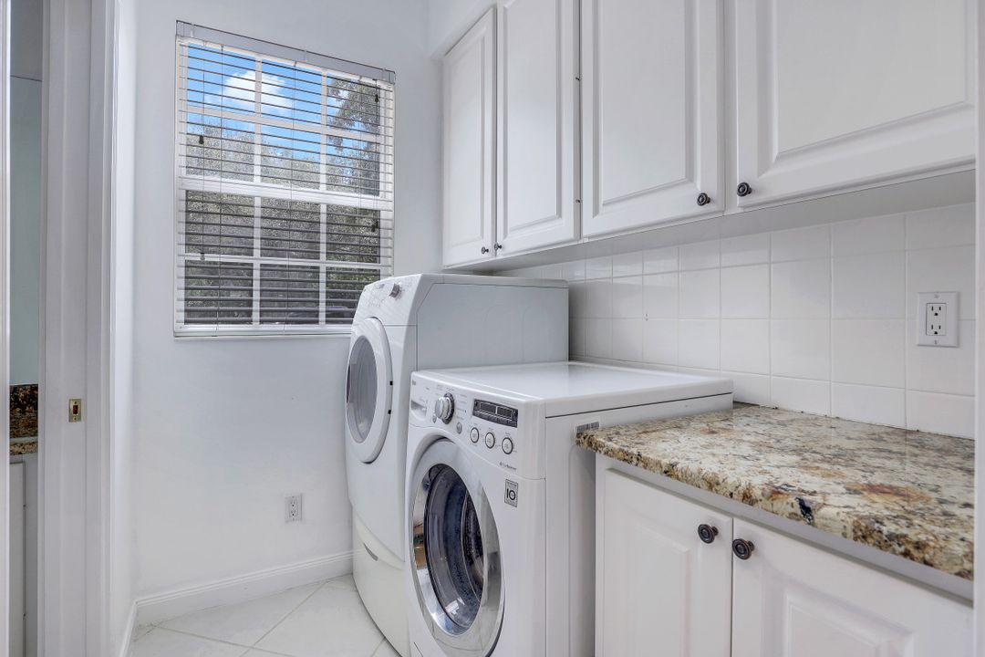 5637 Cove Cir, Naples, FL 34119