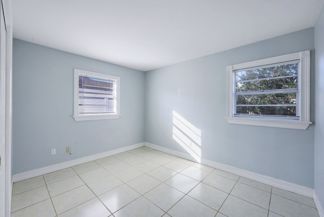 513 104th Ave N, Naples, FL 34108