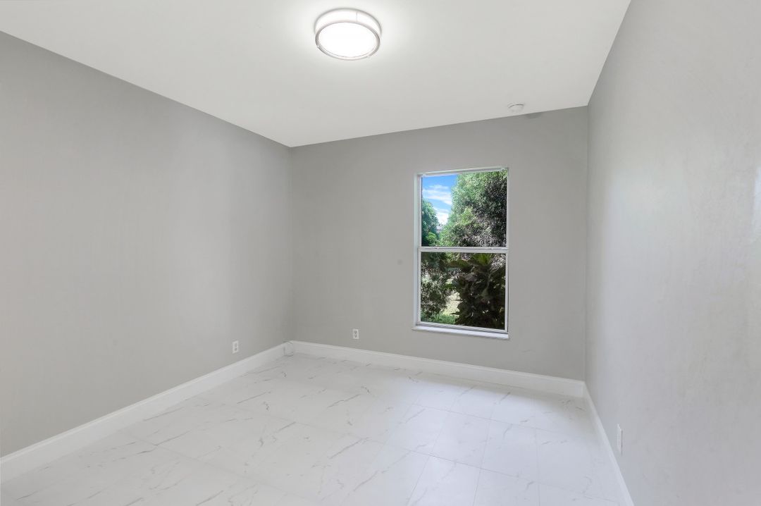 3521 NE 17th Pl, Cape Coral, FL 33909