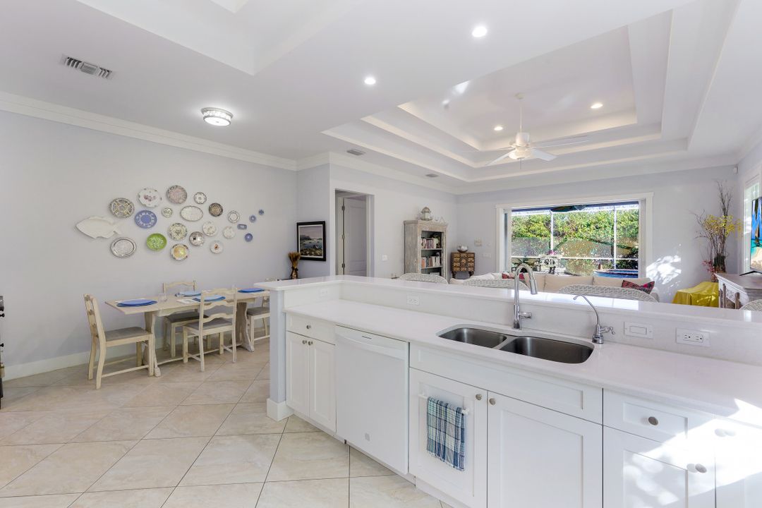 721 93rd Ave N, Naples, FL 34108