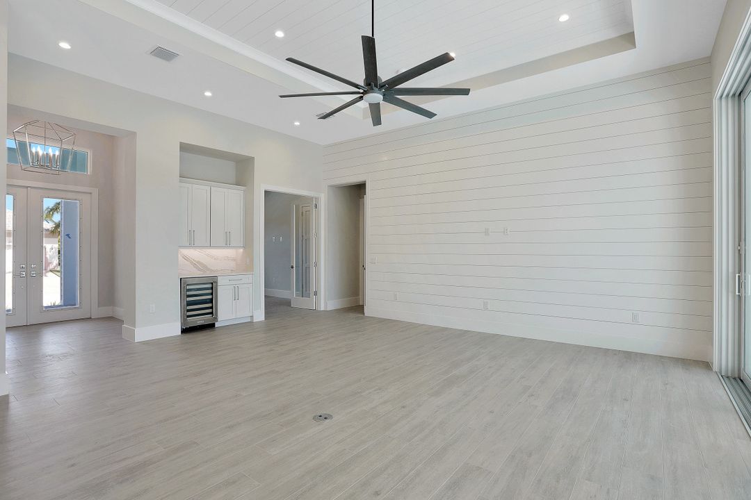 979 Daisy Ct, Marco Island, FL 34145