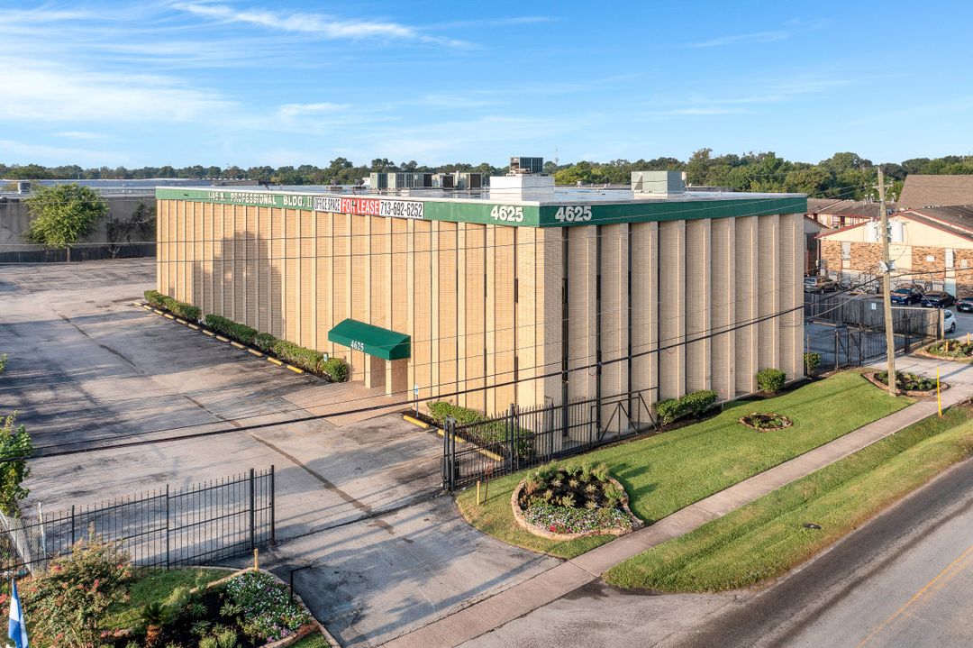 4625 North Fwy, Houston, TX 77022