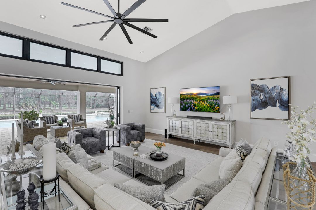 4501 Silver Fox Dr, Naples, FL 34119