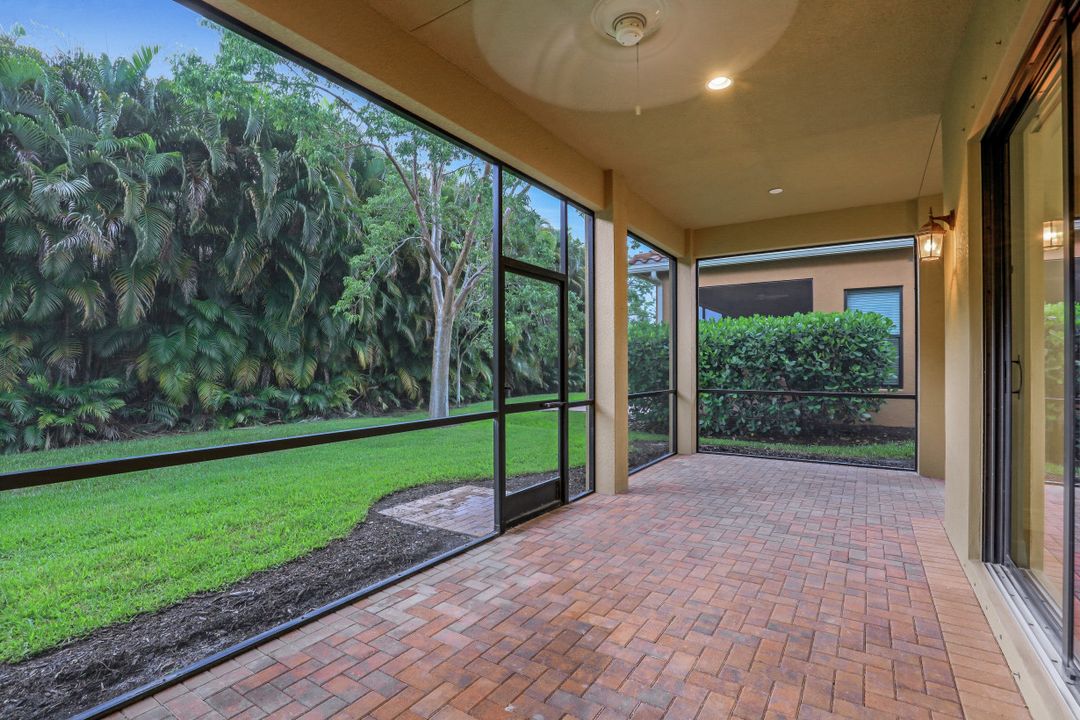 3192 Pacific Dr, Naples, FL 34119