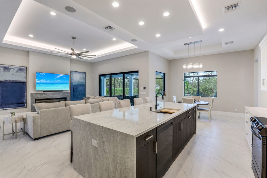 2088 Oakes Blvd, Naples, FL 34119