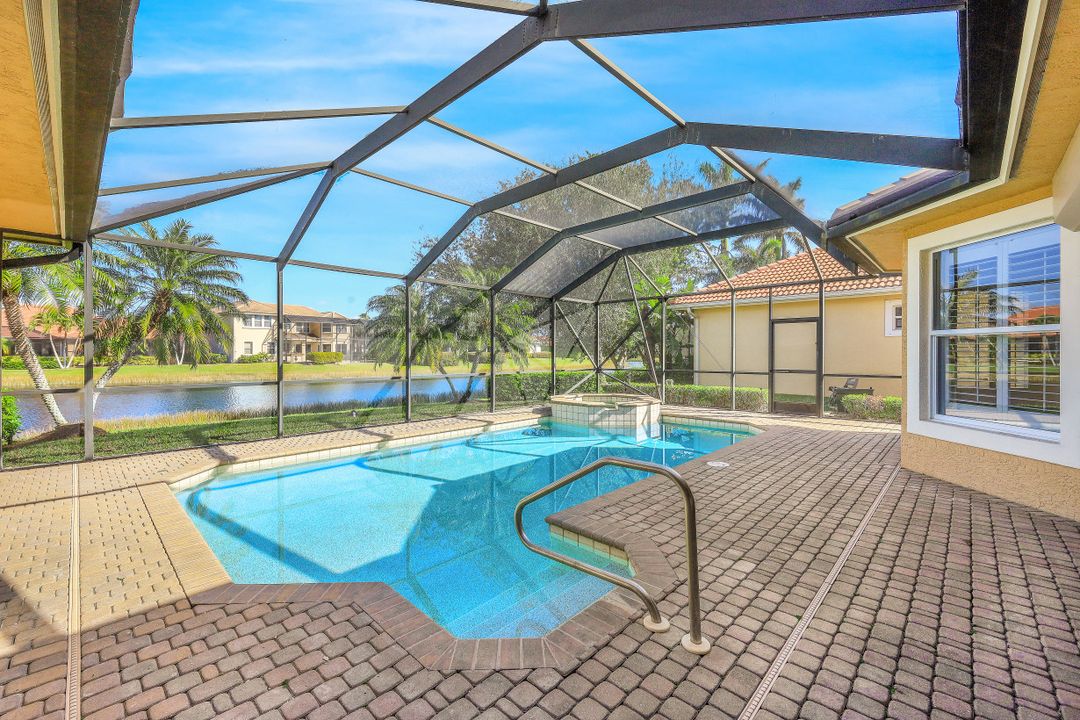 4899 Rustic Oaks Cir, Naples, FL 34105