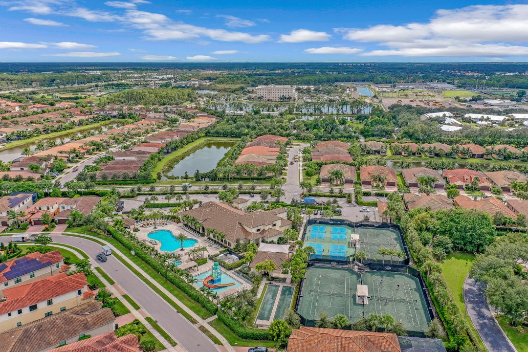 13395 Silktail Dr, Naples, FL 34109