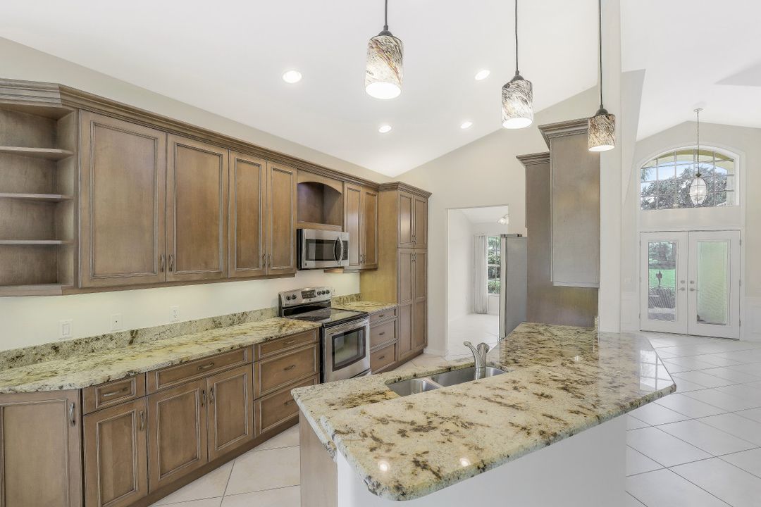 9224 Spring Run Blvd, Bonita Springs, FL 34135