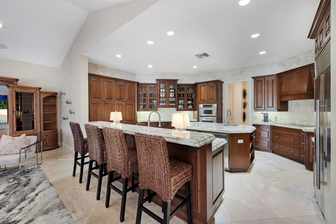 313 Chancery Cir, Naples, FL 34110