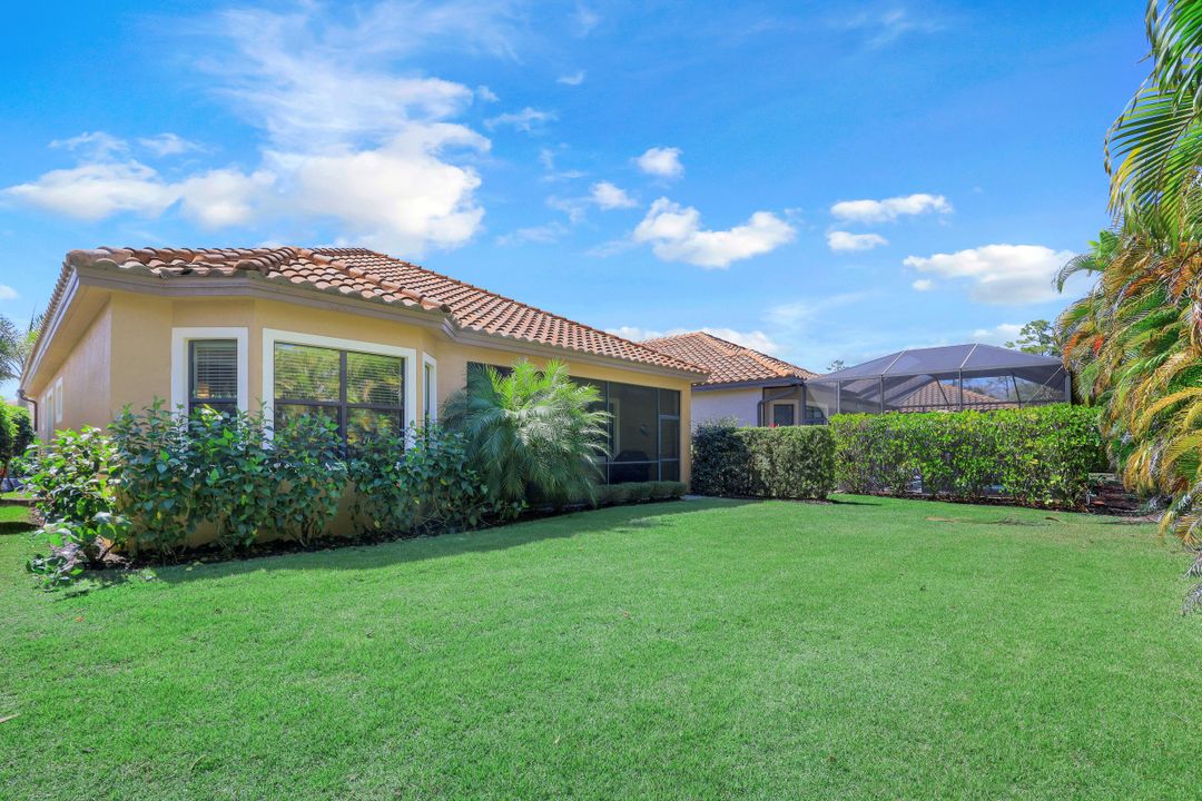 9247 Isla Bella Cir, Bonita Springs, FL 34135