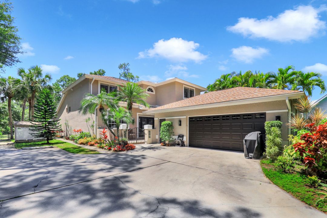 6060 Autumn Oaks Ln, Naples, FL 34119
