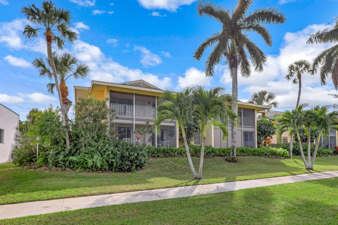 746 Broad Ave S, Naples, FL 34102