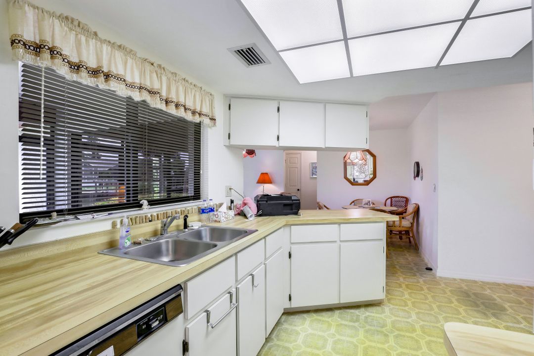 466 Tradewinds Ave, Naples, FL 34108