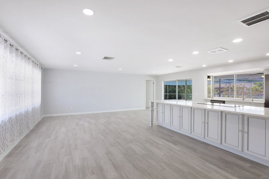 288 Grapewood Ct, Marco Island, FL 34145