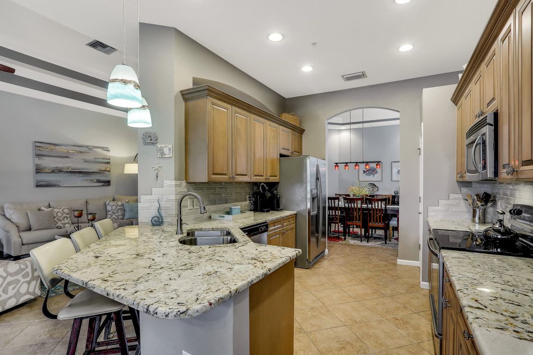 8763 Coastline Ct #201, Naples, FL 34120