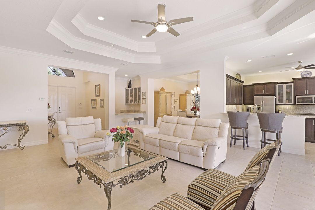 2760 Crystal Way, Naples, FL 34119