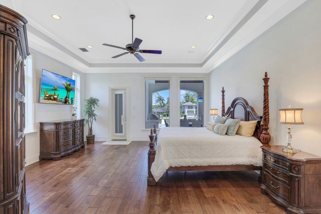 1940 6th St S, Naples, FL 34102