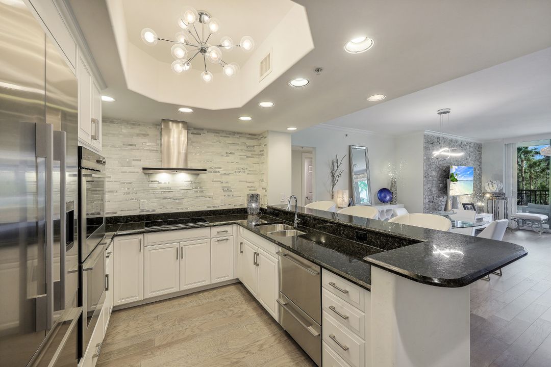 2748 Tiburon Blvd E #304, Naples, FL 34109