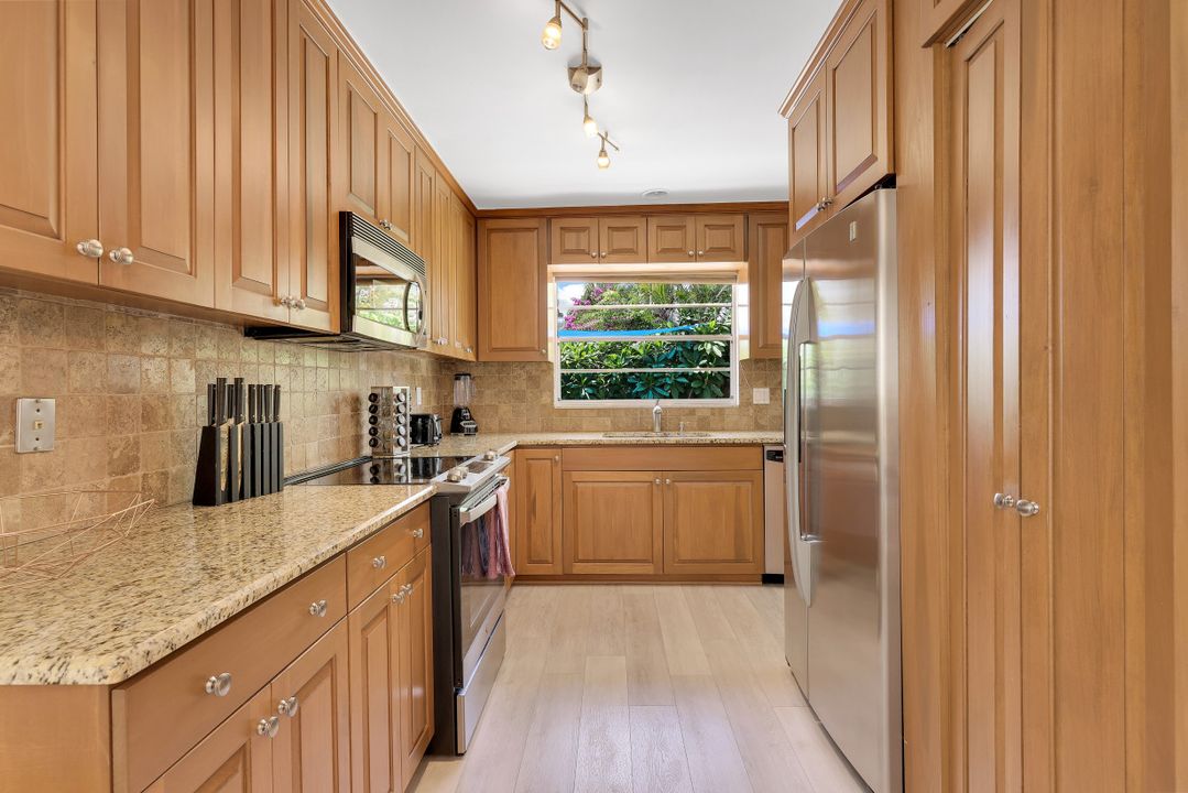 1320 Woodridge Ave, Naples, FL 34103