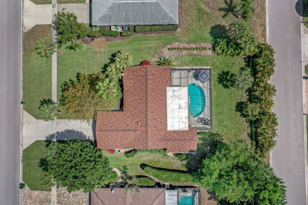 1010 Nottingham Dr, Naples, FL 34109