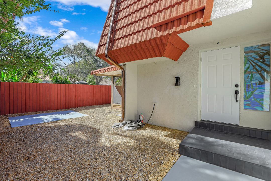 10931 Meadow Lark Cove Dr, Fort Myers, FL 33908