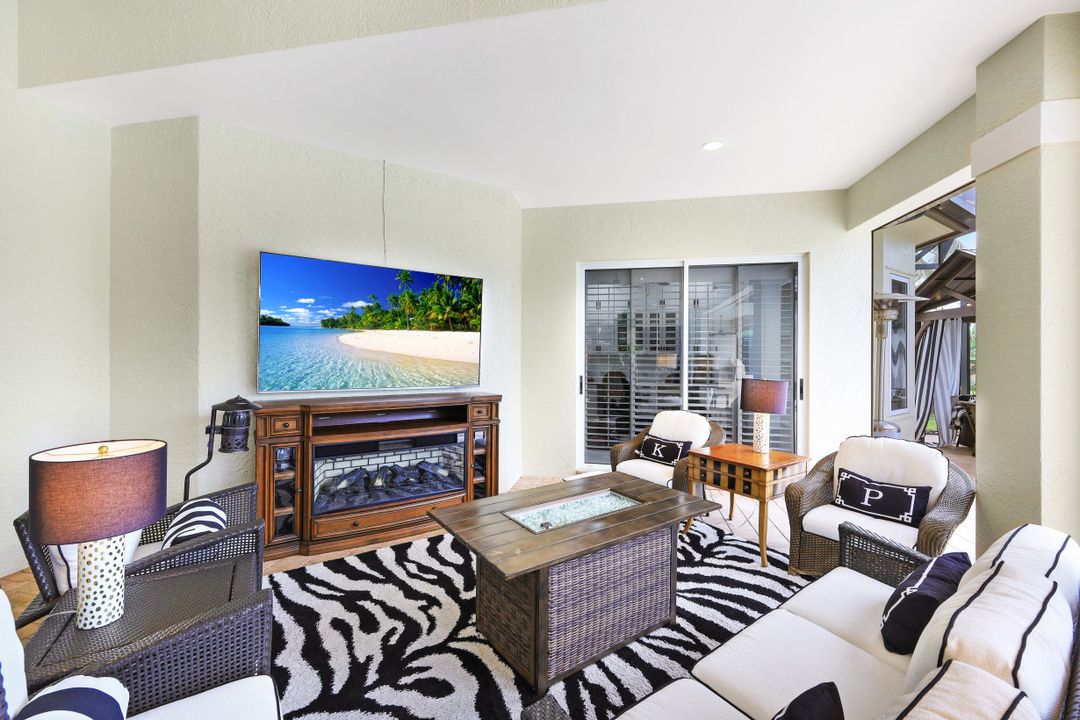 313 Chancery Cir, Naples, FL 34110