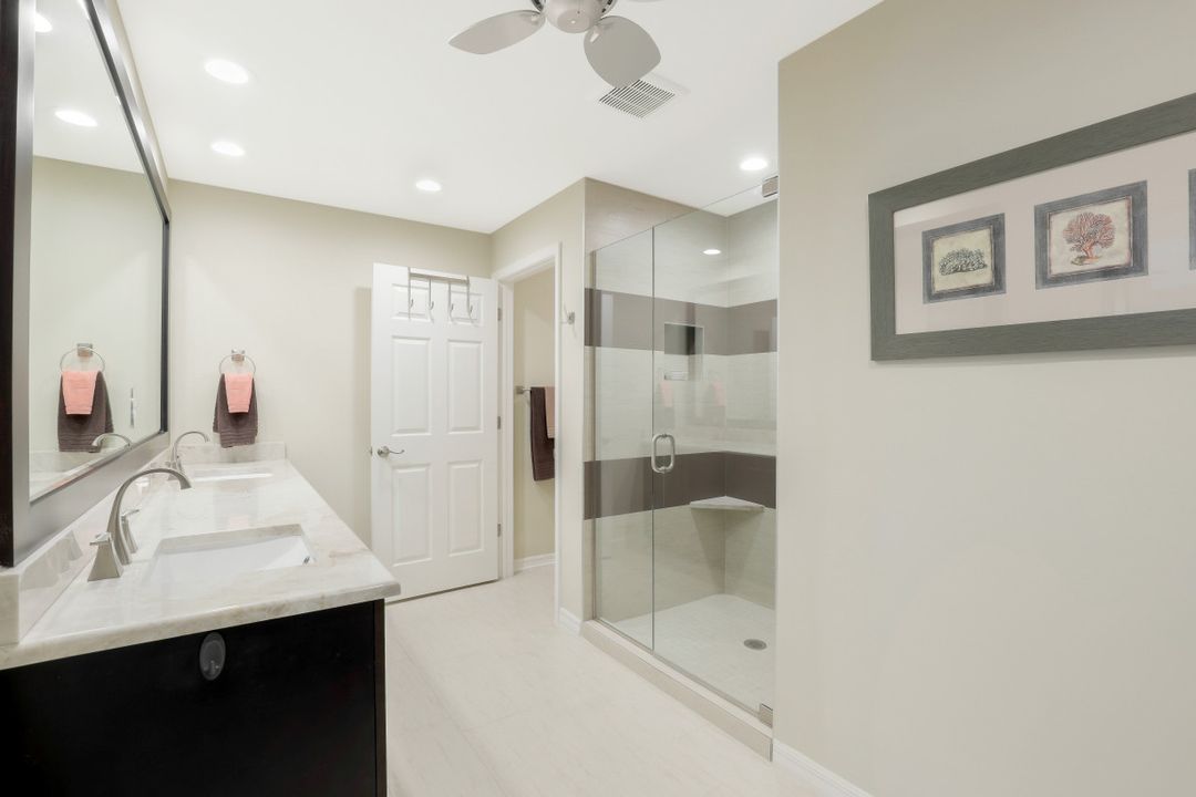 9103 Vanderbilt Dr #307, Naples, FL 34108