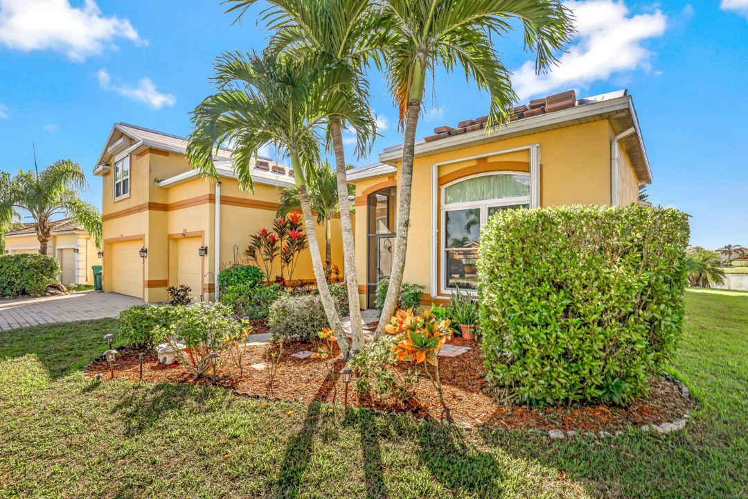 2227 Grove Dr, Naples, FL 34120