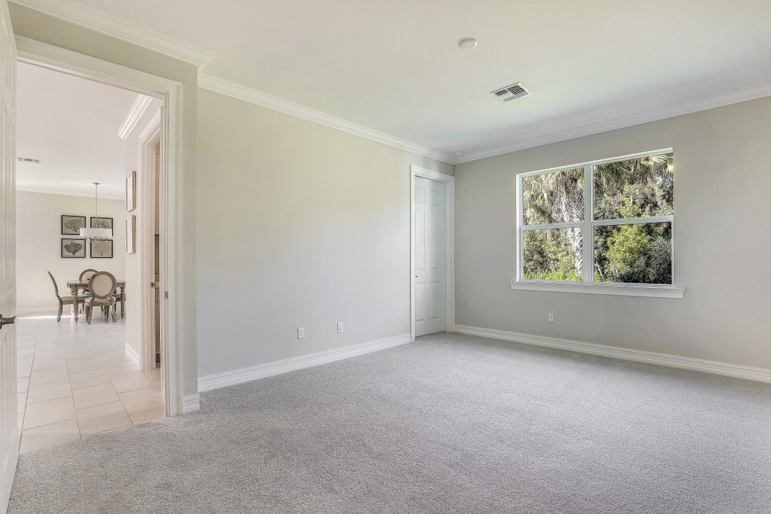 315 Tamarindo Ln, Naples, FL 34114