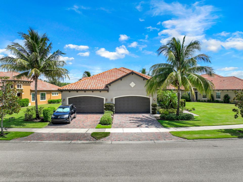 9160 Isla Bella Cir, Bonita Springs, FL 34135