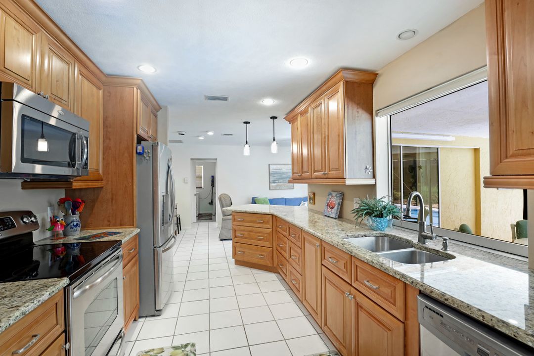 206 SE 45th St, Cape Coral, FL 33904