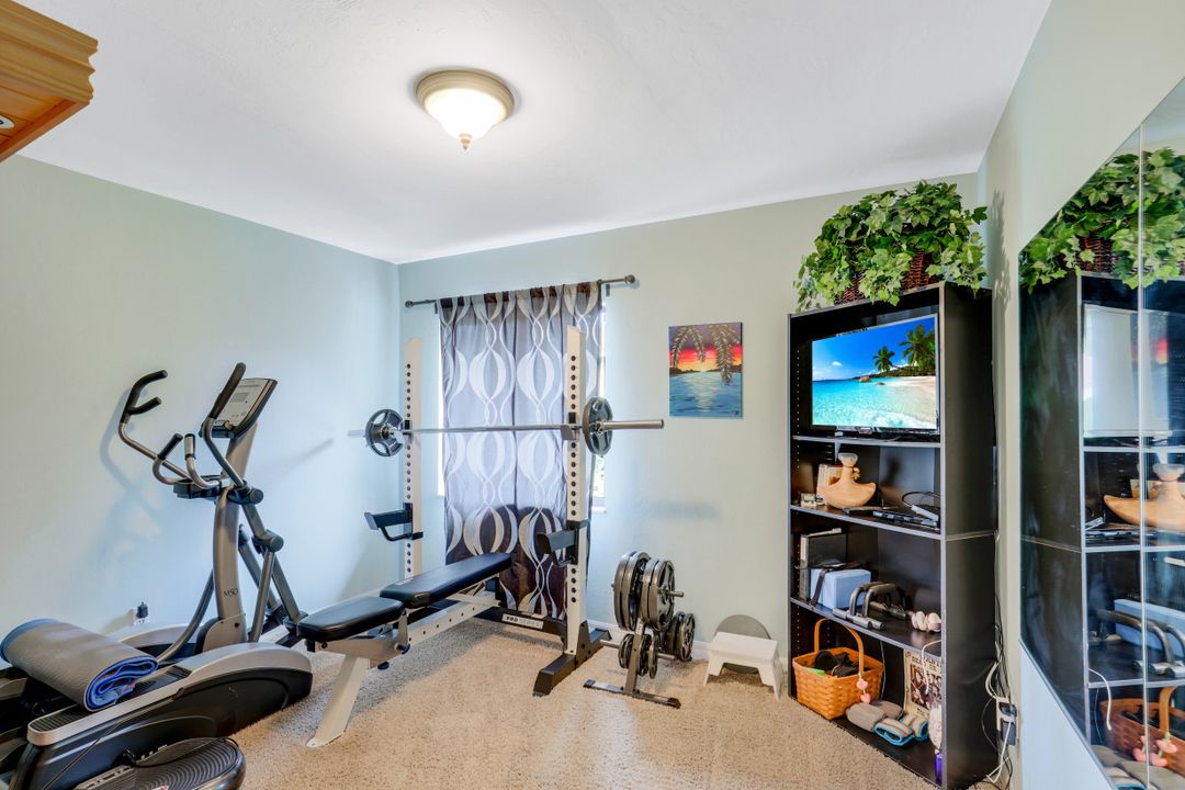 1941 Oakes Blvd, Naples, FL 34119