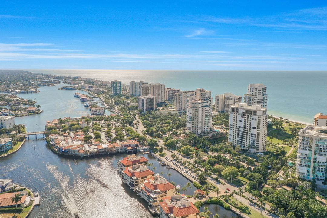 4201 Gulf Shore Blvd N #302, Naples, FL 34103