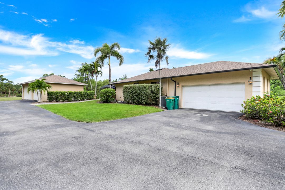 1941 Oakes Blvd, Naples, FL 34119