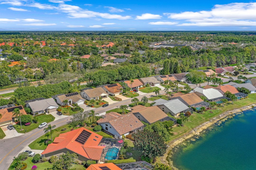 158 St James Way, Naples, FL 34104